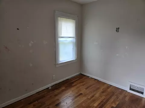 Bedroom - 804 17th, Jackson, MI 49203 photo 2 of 5