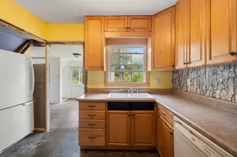 Kitchen - 807 Winifred, Jackson, MI 49202 photo 2 of 3