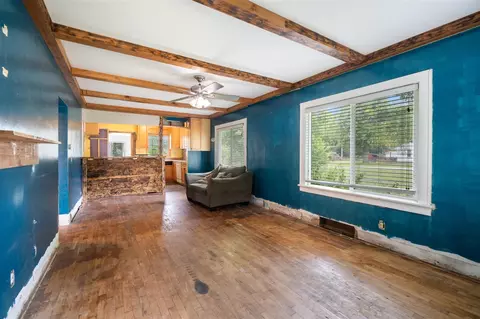 Living - 807 Winifred, Jackson, MI 49202 photo 1 of 2