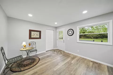 Entry Way - 6300 Brooklyn, Jackson, MI 49201 photo 2 of 7