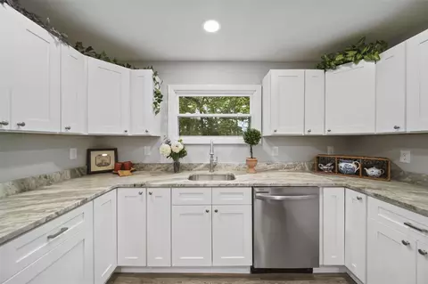 Kitchen - 6300 Brooklyn, Jackson, MI 49201 photo 2 of 4