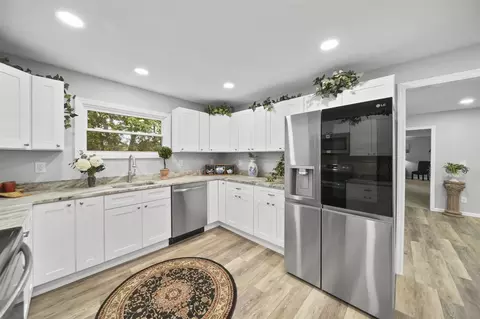 Kitchen - 6300 Brooklyn, Jackson, MI 49201 photo 3 of 4