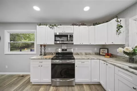 Kitchen - 6300 Brooklyn, Jackson, MI 49201 photo 4 of 4
