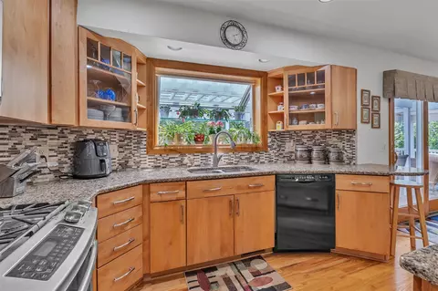 Kitchen - 6676 Ralaric, Dexter, MI 48130 photo 4 of 6