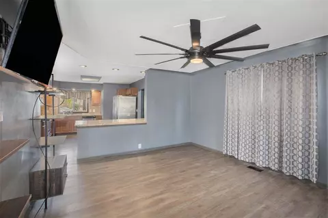 Living - 525 Riverview, Monroe, MI 48162 photo 2 of 3