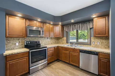 Kitchen - 525 Riverview, Monroe, MI 48162 photo 1 of 3