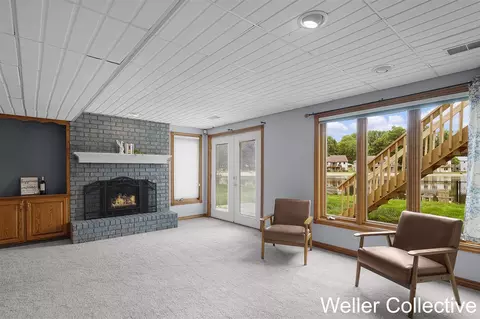 Living - 1540 Springbrook, Jenison, MI 49428 photo 5 of 5