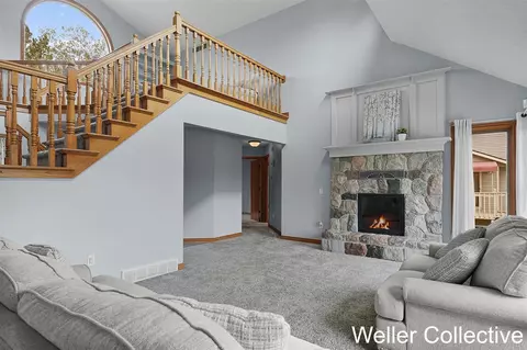 Living - 1540 Springbrook, Jenison, MI 49428 photo 2 of 5