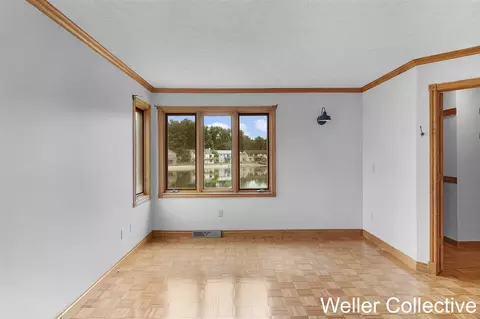 Living - 1540 Springbrook, Jenison, MI 49428 photo 3 of 5