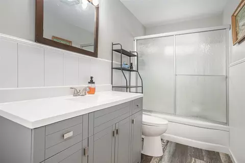 Bath - 1012 E Hatch, Sturgis, MI 49091 photo 1 of 1