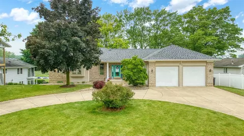 62 W Olcott Lk, Jackson, MI 49201