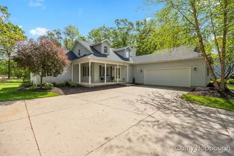 260 Oakwood, Ionia, MI 48846