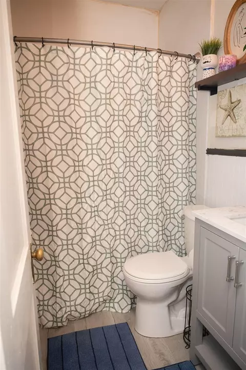 Bath - 269 E Oak Grv, Parchment, MI 49004 photo 1 of 1