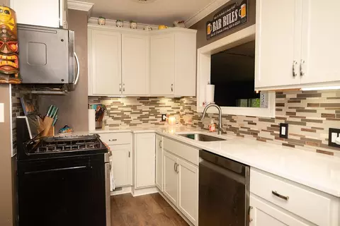Kitchen - 269 E Oak Grv, Parchment, MI 49004 photo 4 of 5