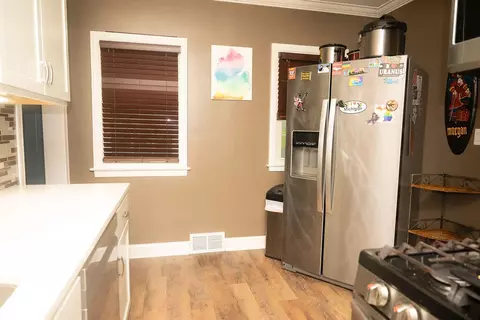 Kitchen - 269 E Oak Grv, Parchment, MI 49004 photo 3 of 5