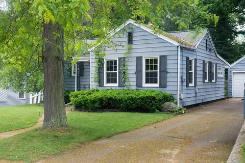 Exterior - 269 E Oak Grv, Parchment, MI 49004 photo 5 of 9