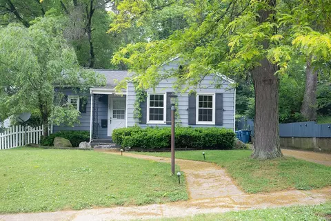 Exterior - 269 E Oak Grv, Parchment, MI 49004 photo 4 of 9