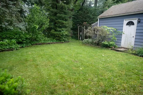 Exterior - 269 E Oak Grv, Parchment, MI 49004 photo 7 of 9