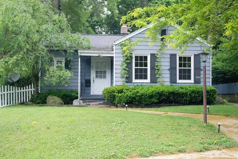 Exterior - 269 E Oak Grv, Parchment, MI 49004 photo 3 of 9