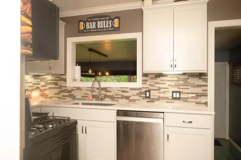 Kitchen - 269 E Oak Grv, Parchment, MI 49004 photo 2 of 5