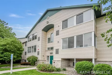 5869 Crosswinds #21, Norton Shores, MI 49444