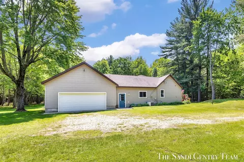 7120 Quarterline, Spring Lake, MI 49456