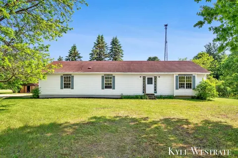 12790 17 Mile, Gowen, MI 49326