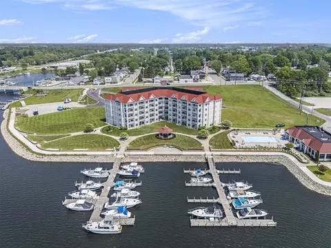 254 Lakeside, Ludington, MI 49431