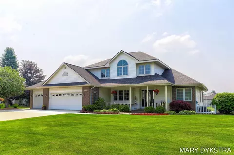 9266 Bluff Lk, Zeeland, MI 49464