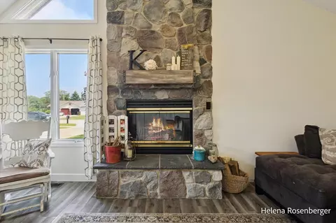 Living - 1413 6th, Belding, MI 48809 photo 2 of 2