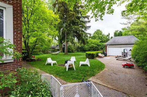 Exterior - 953 Berkshire, Grosse Pointe, MI 48230 photo 5 of 9