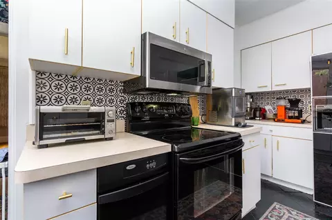 Kitchen - 953 Berkshire, Grosse Pointe, MI 48230 photo 5 of 5