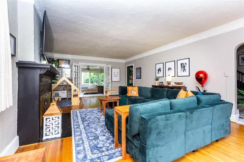 Living - 953 Berkshire, Grosse Pointe, MI 48230 photo 2 of 4