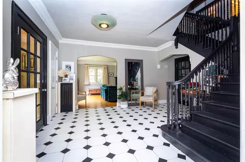 Entry Way - 953 Berkshire, Grosse Pointe, MI 48230 photo 3 of 6