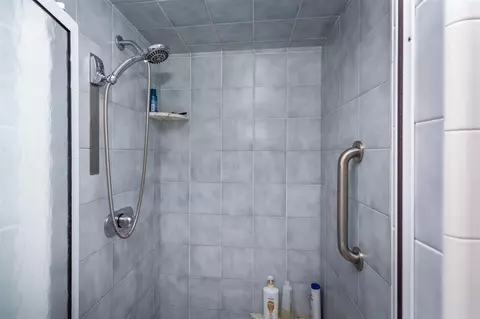 Bath - 953 Berkshire, Grosse Pointe, MI 48230 photo 2 of 7