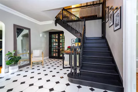 Entry Way - 953 Berkshire, Grosse Pointe, MI 48230 photo 2 of 6