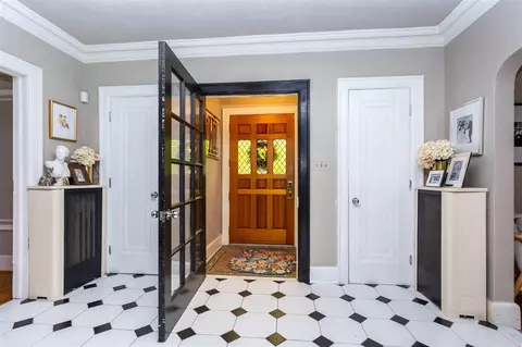 Entry Way - 953 Berkshire, Grosse Pointe, MI 48230 photo 1 of 6