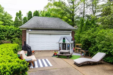 Exterior - 953 Berkshire, Grosse Pointe, MI 48230 photo 6 of 9