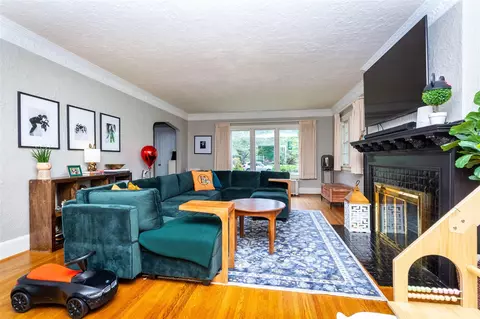 Living - 953 Berkshire, Grosse Pointe, MI 48230 photo 1 of 4