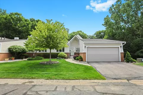 34015 Hillside, Farmington Hills, MI 48335