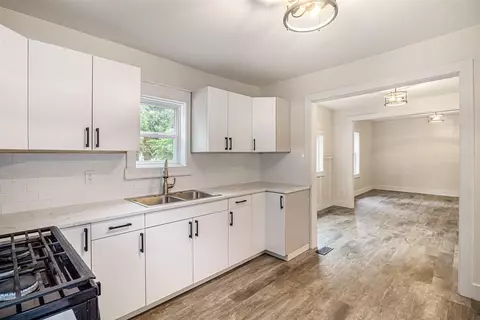 Kitchen - 145 Sycamore, Jackson, MI 49202 photo 3 of 3