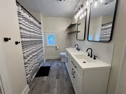 Bath - 145 Sycamore, Jackson, MI 49202 photo 3 of 3