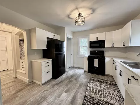 Kitchen - 145 Sycamore, Jackson, MI 49202 photo 2 of 3