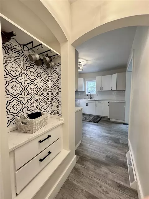 Entry Way - 145 Sycamore, Jackson, MI 49202 photo 3 of 3