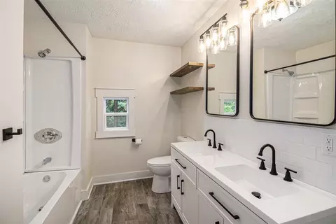 Bath - 145 Sycamore, Jackson, MI 49202 photo 2 of 3