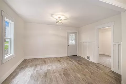 Living - 145 Sycamore, Jackson, MI 49202 photo 2 of 2