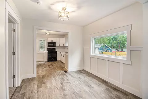 Entry Way - 145 Sycamore, Jackson, MI 49202 photo 2 of 3