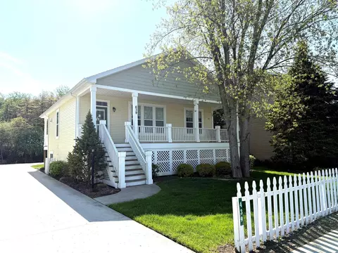 439 Summer Grv, Douglas, MI 49406