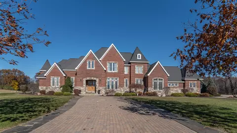 740 Greystone, Chelsea, MI 48118