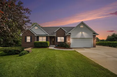 53029 Meadow Vw, Paw Paw, MI 49079